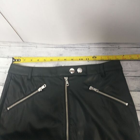 NWT Wild Fable Faux Leather Skirt Black Size 10Mini Short Silver Exposed Zipper. - Picture 6 of 9